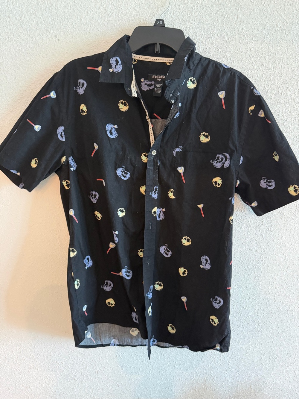 RSQ Black Short-Sleeve Button-Up Shirt with Multicolor skull Print